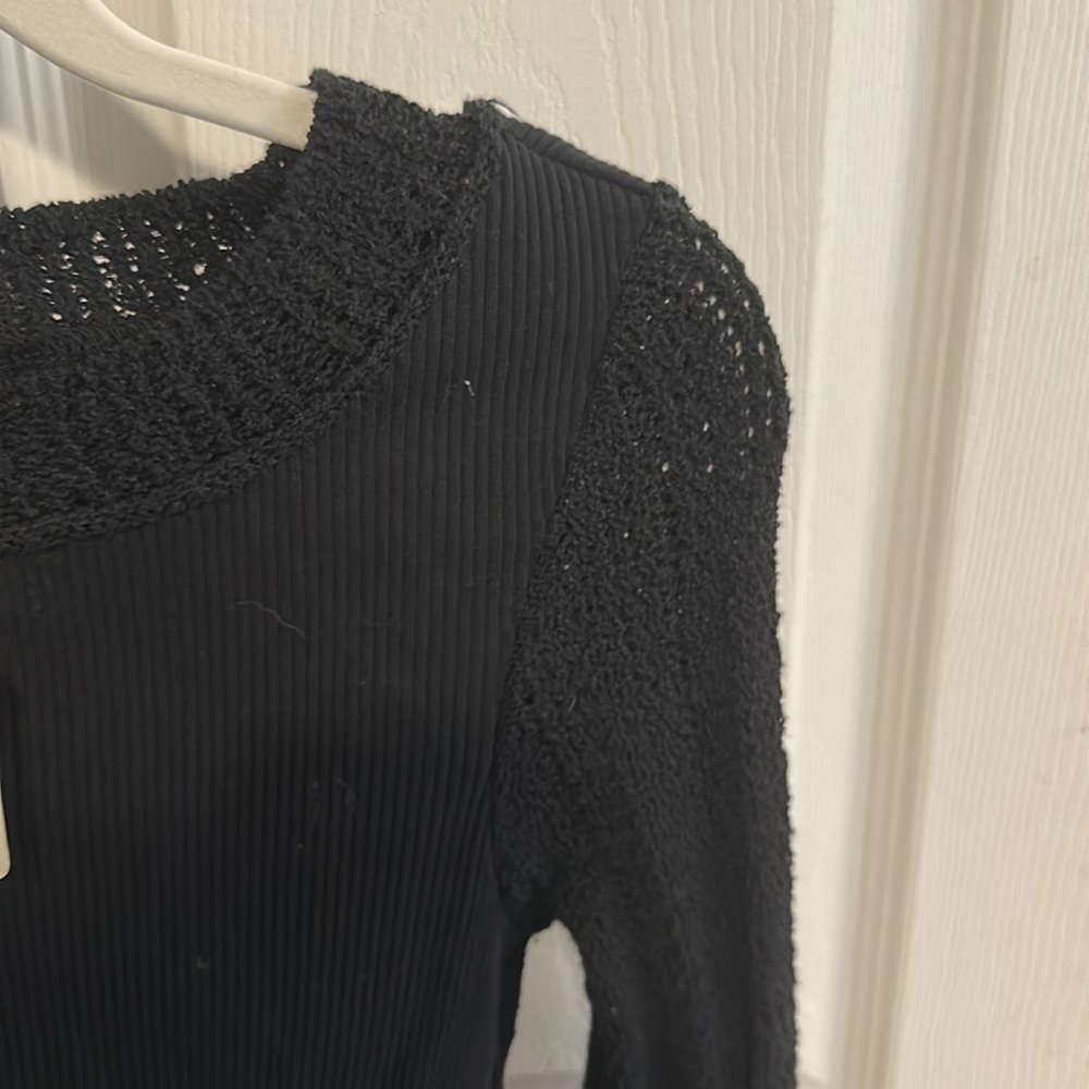 NWT Free People Cuffing Season black crochet sleeve top, size Medium - Picture 7 of 7